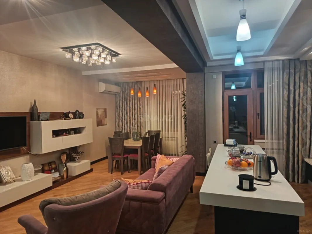 Satılır 3 otaqlı mənzil 135 m²