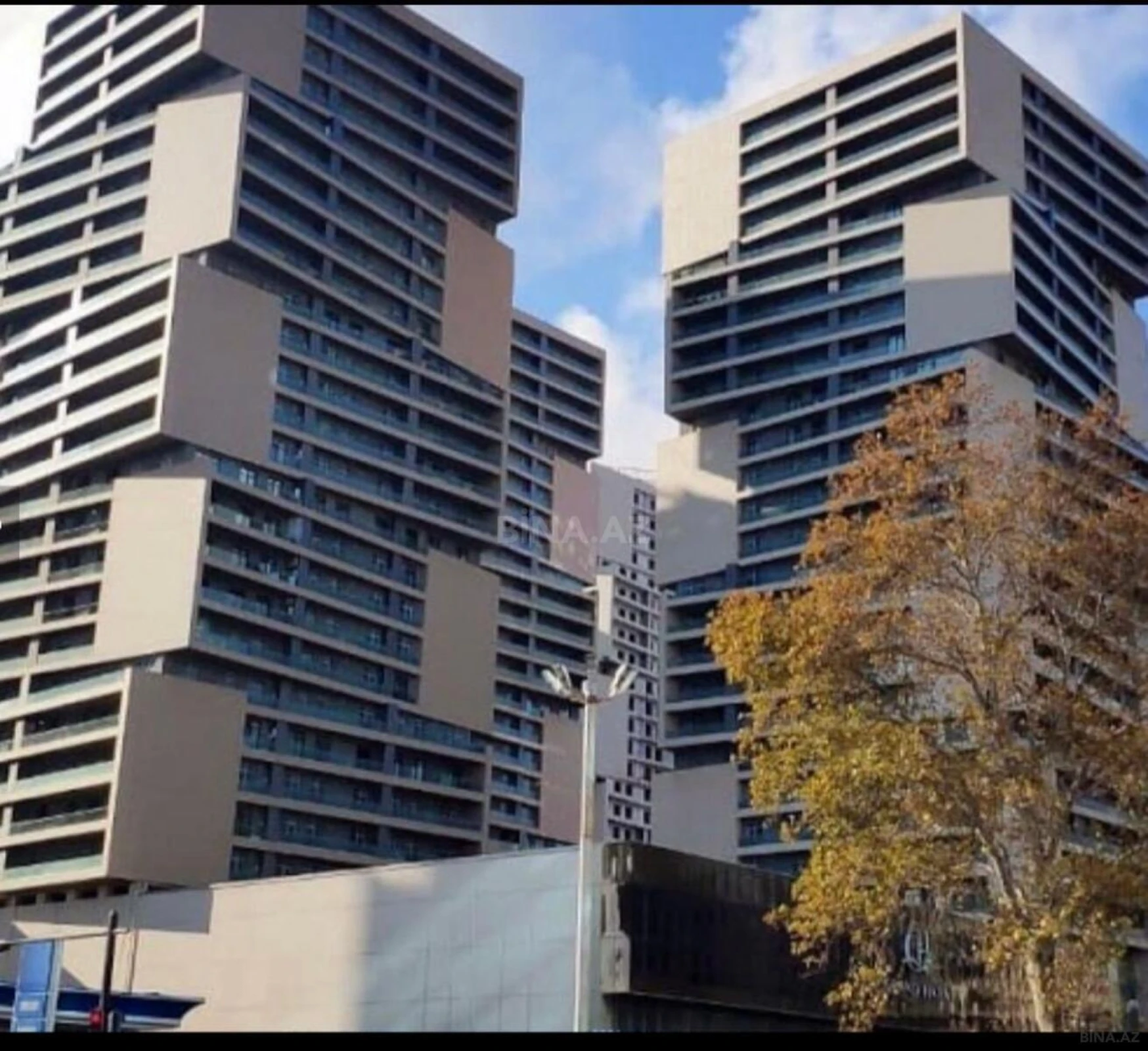 Satılır 3 otaqlı mənzil 148 m²