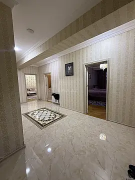Satılır 3 otaqlı mənzil 132 m²