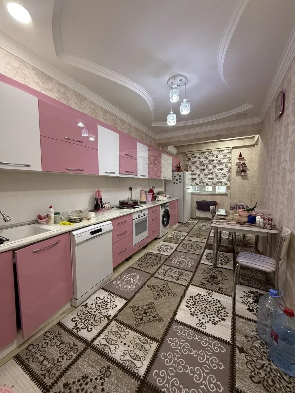 Satılır 3 otaqlı mənzil 132 m²