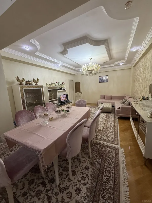 Satılır 3 otaqlı mənzil 132 m²