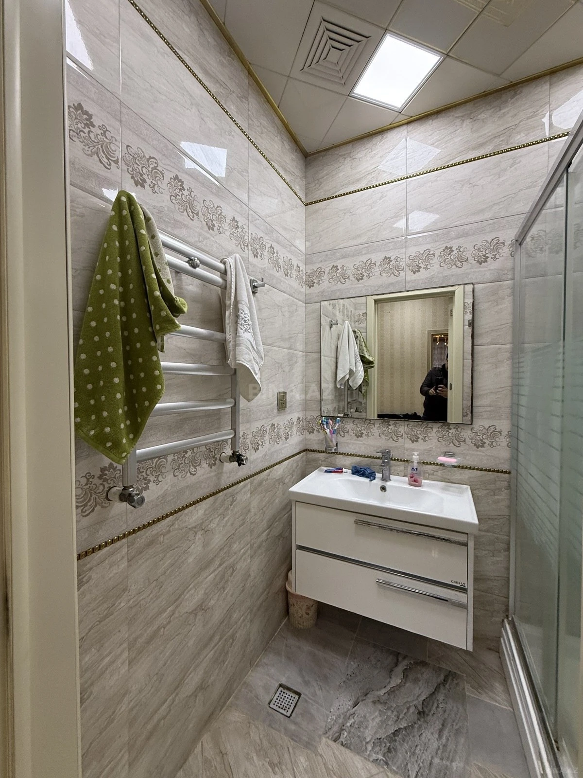 Satılır 3 otaqlı mənzil 132 m²