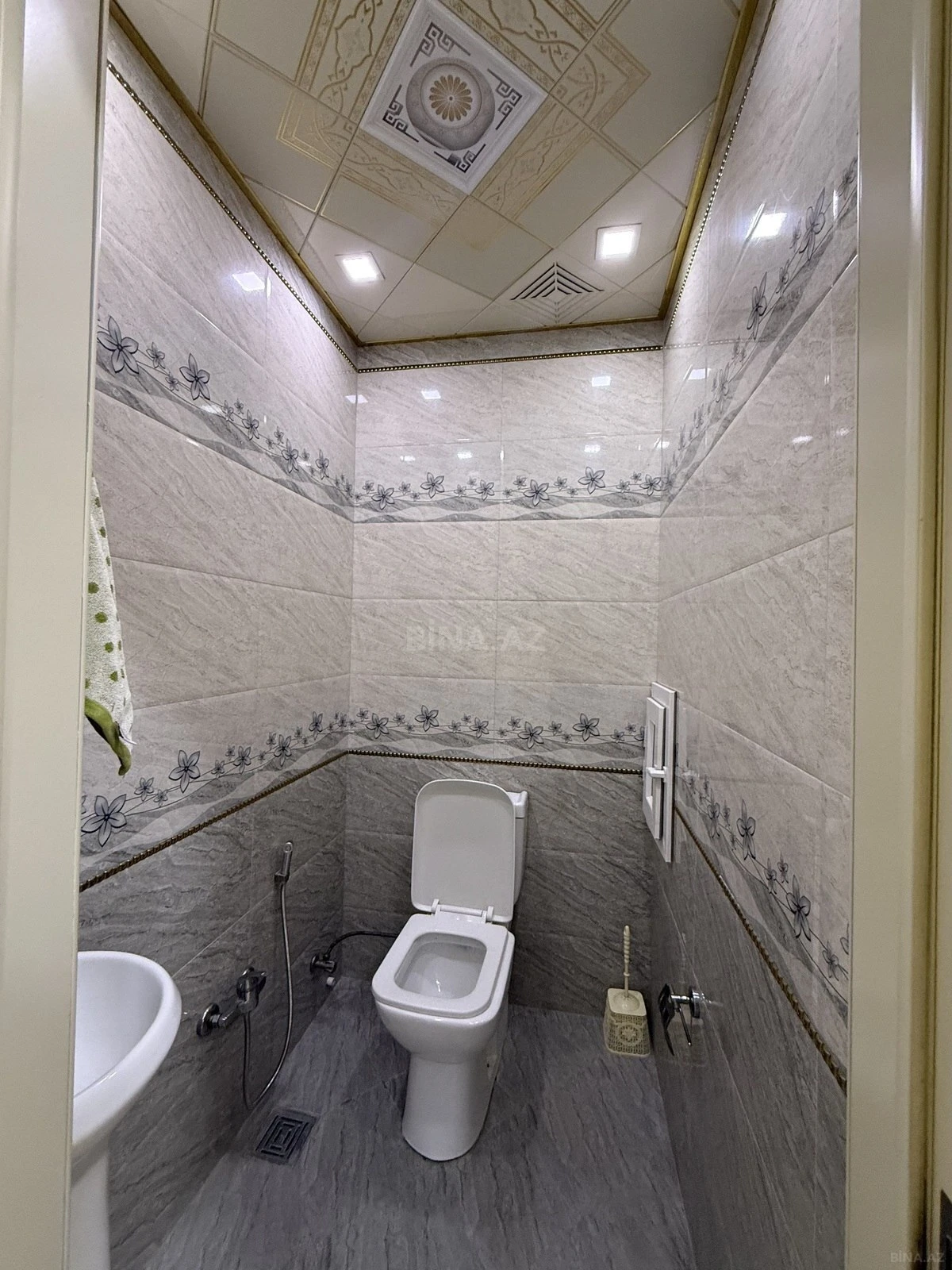 Satılır 3 otaqlı mənzil 132 m²