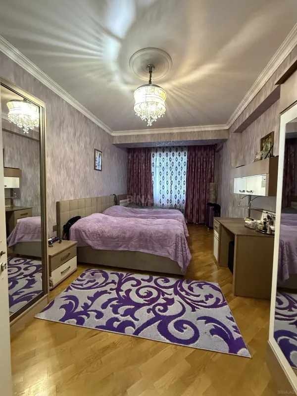 Satılır 3 otaqlı mənzil 132 m²