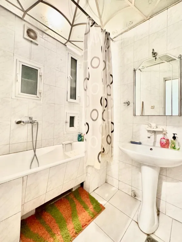Satılır 6 otaqlı mənzil 130 m²