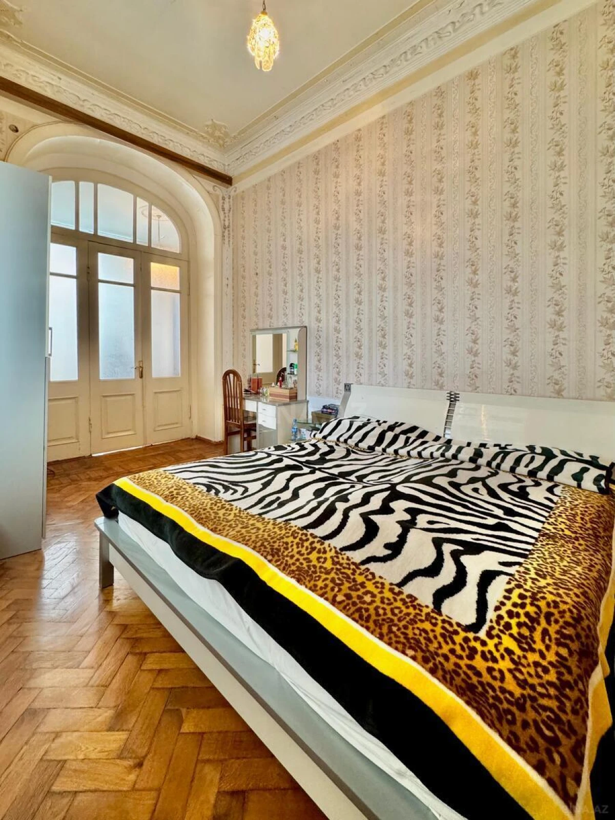 Satılır 6 otaqlı mənzil 130 m²