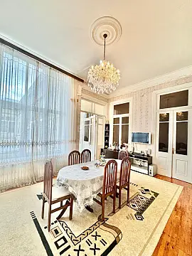 Satılır 6 otaqlı mənzil 130 m²