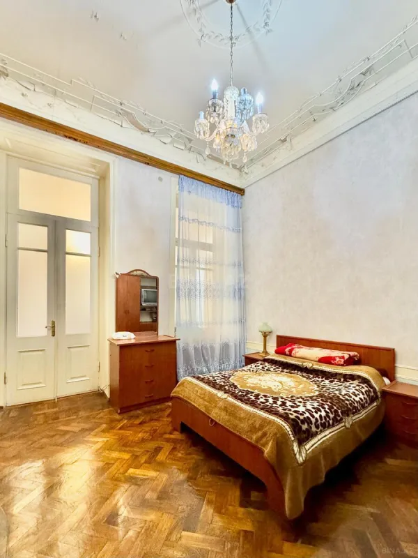 Satılır 6 otaqlı mənzil 130 m²