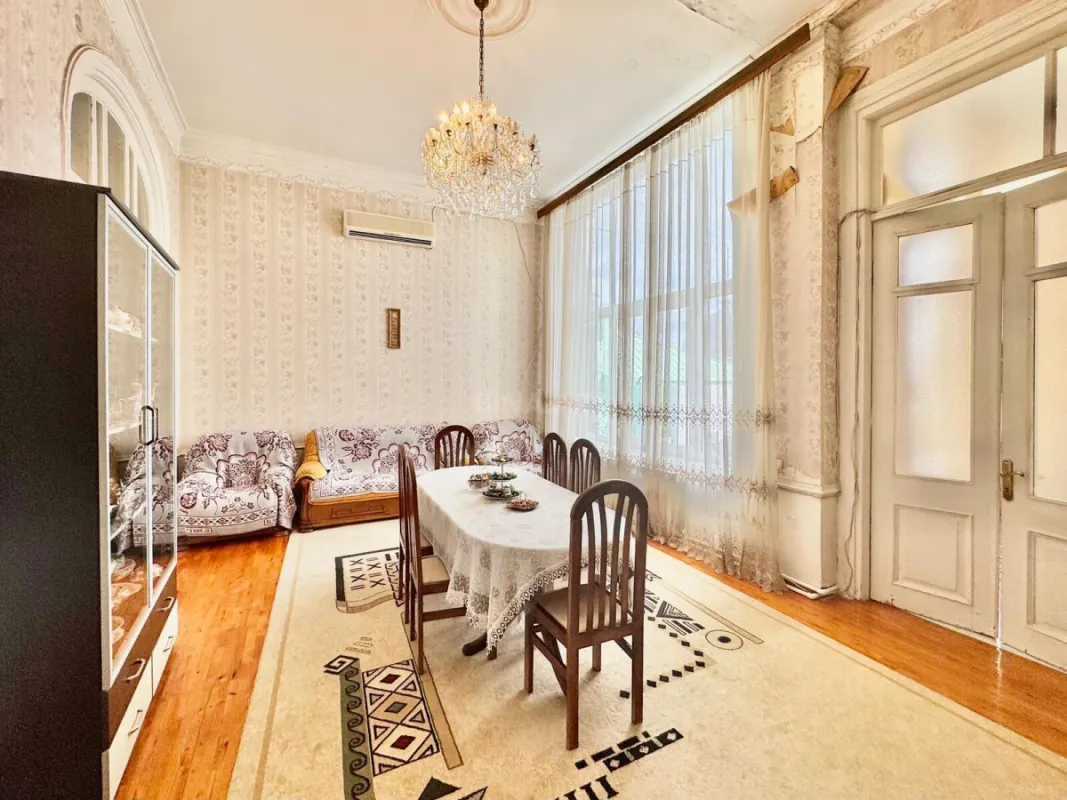 Satılır 6 otaqlı mənzil 130 m²