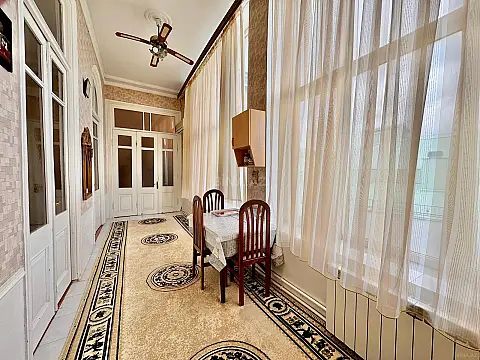 Satılır 6 otaqlı mənzil 130 m²