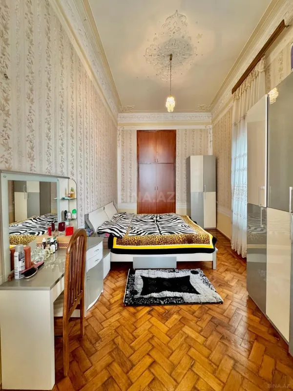 Satılır 6 otaqlı mənzil 130 m²