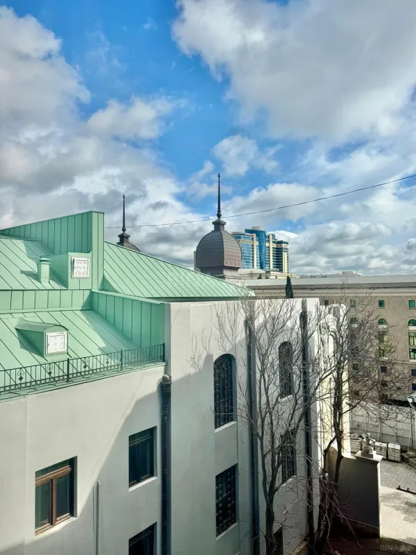 Satılır 6 otaqlı mənzil 130 m²