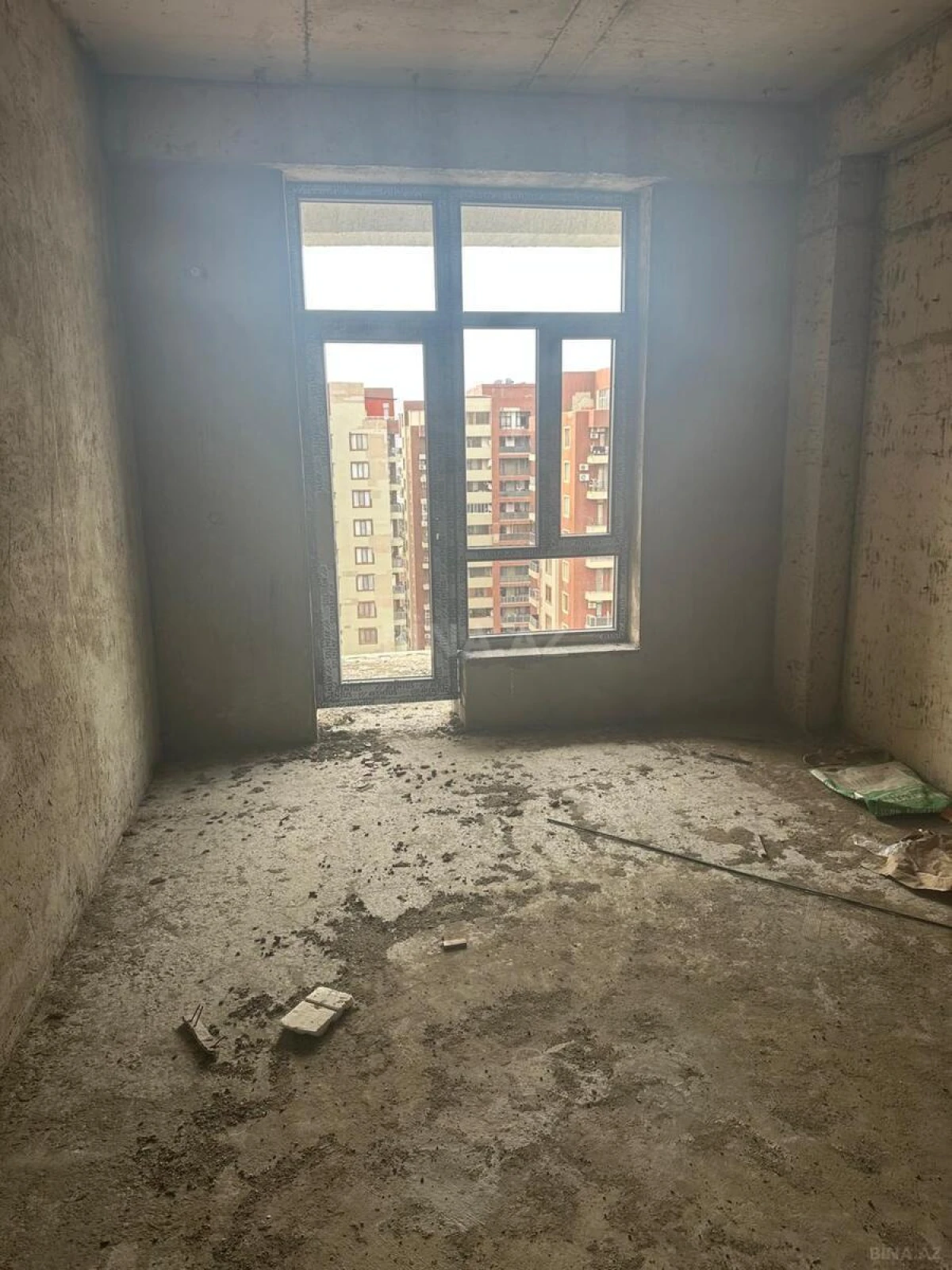 Satılır 3 otaqlı mənzil 143 m²