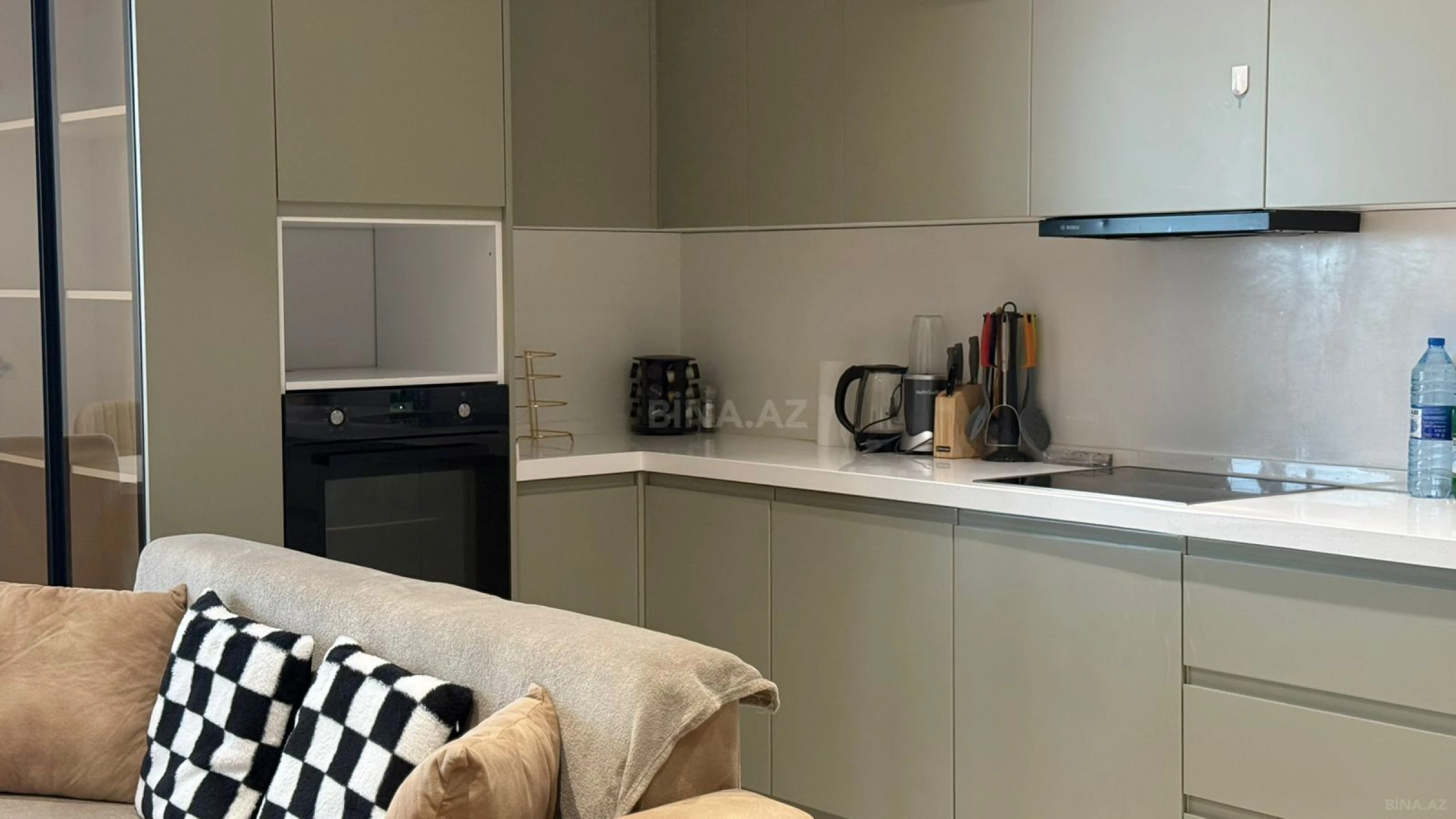 Kirayə verilir 4 otaqlı mənzil 180 m²