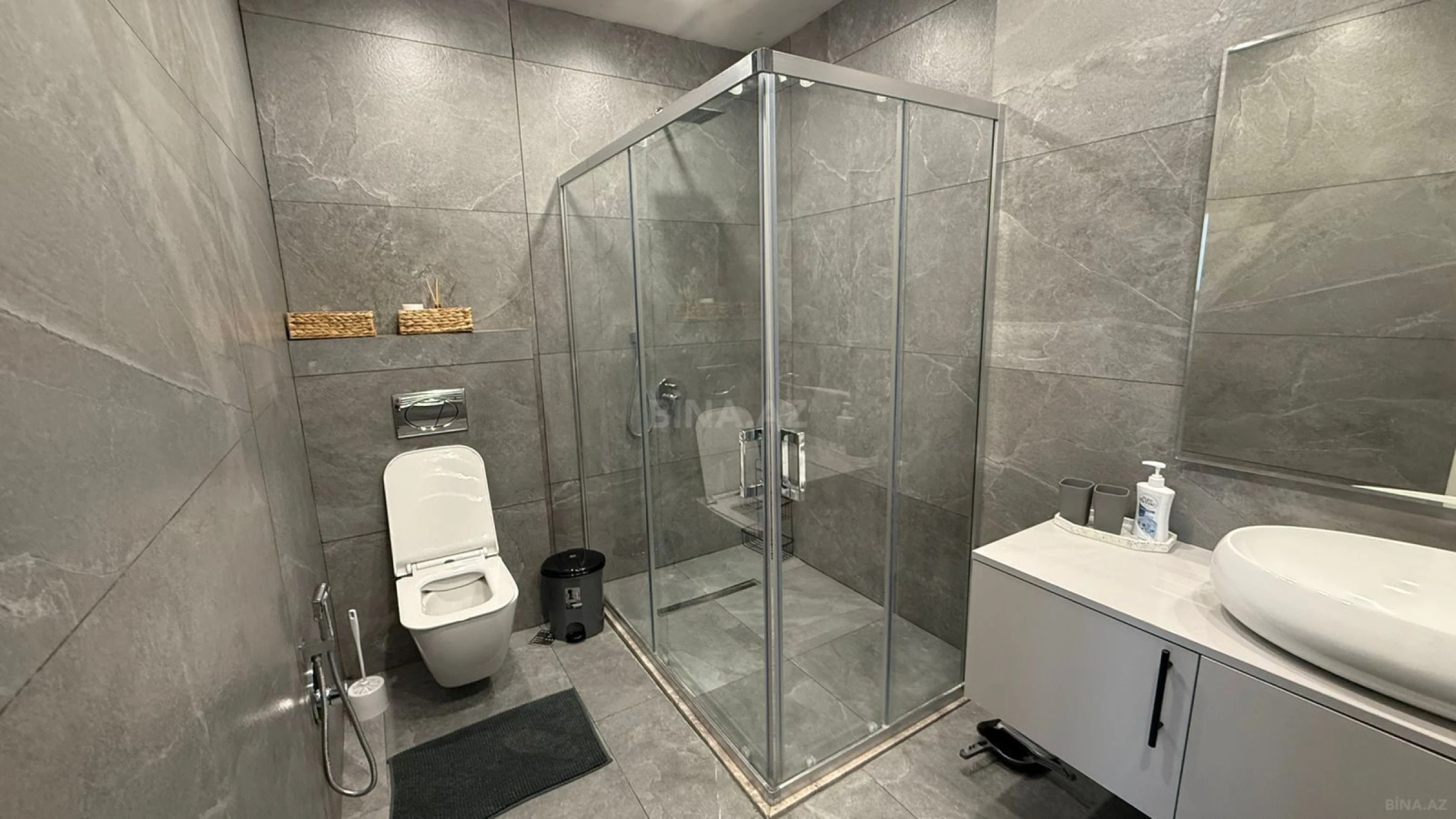 Kirayə verilir 4 otaqlı mənzil 180 m²