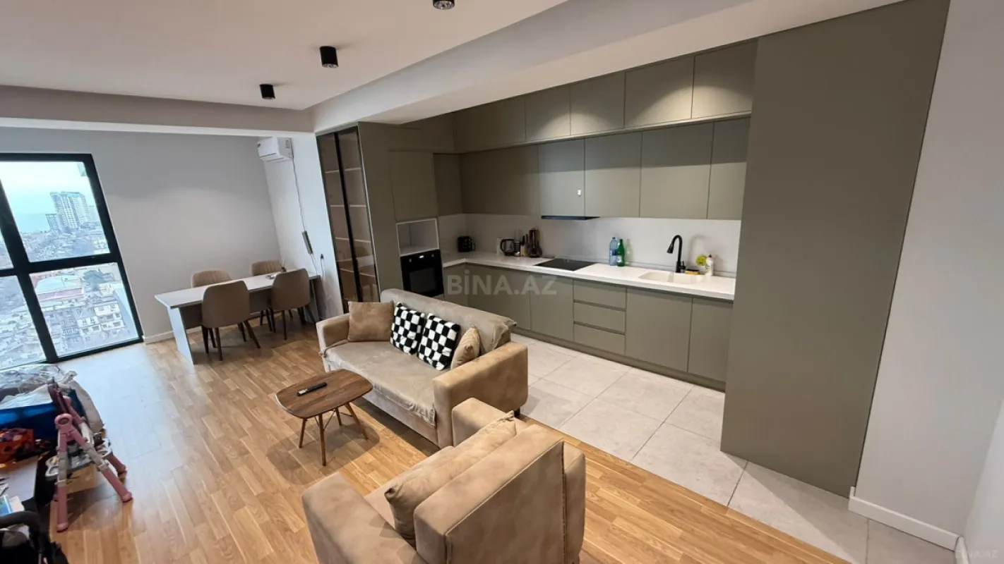 Kirayə verilir 4 otaqlı mənzil 180 m²