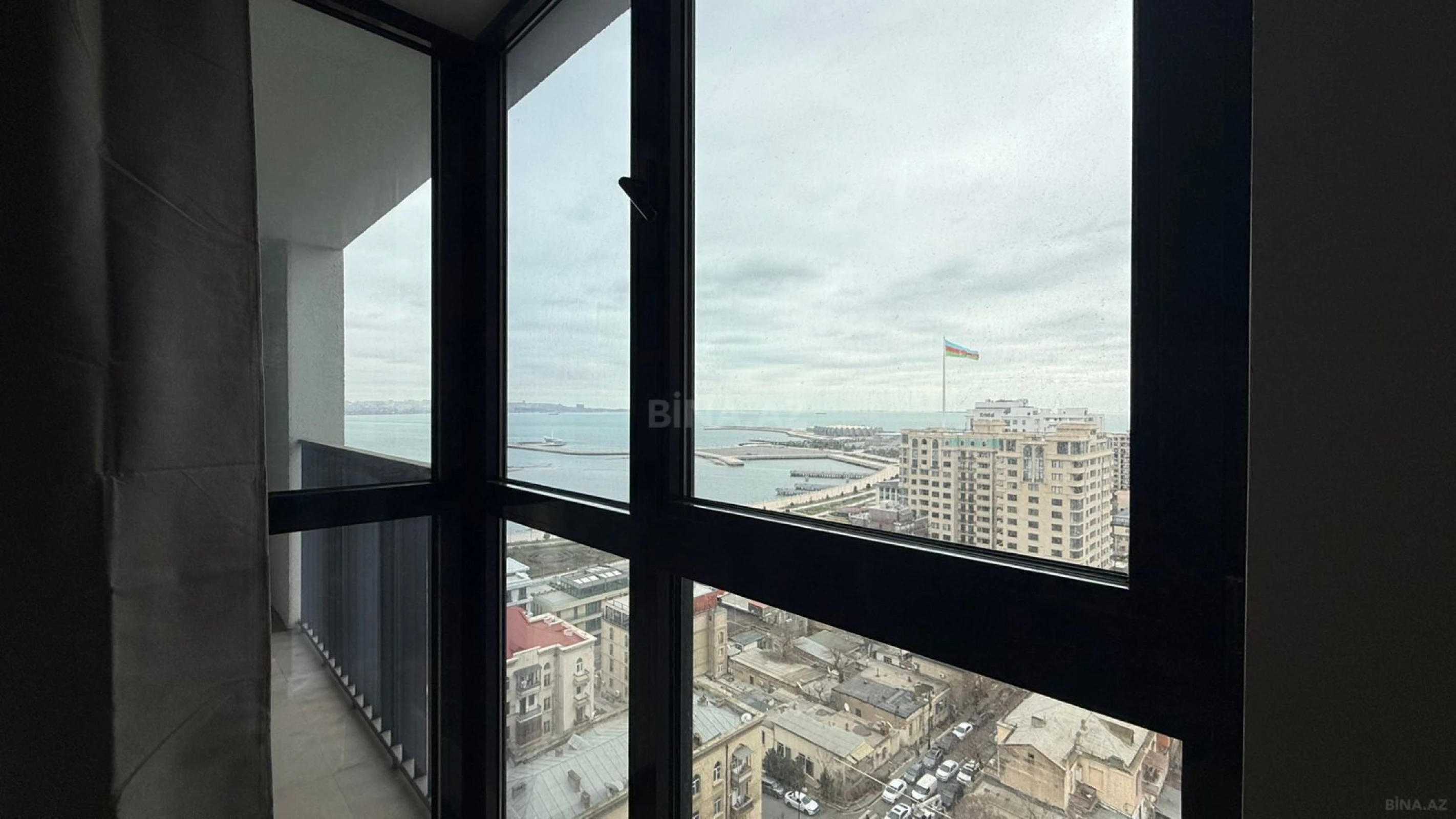 Kirayə verilir 4 otaqlı mənzil 180 m²