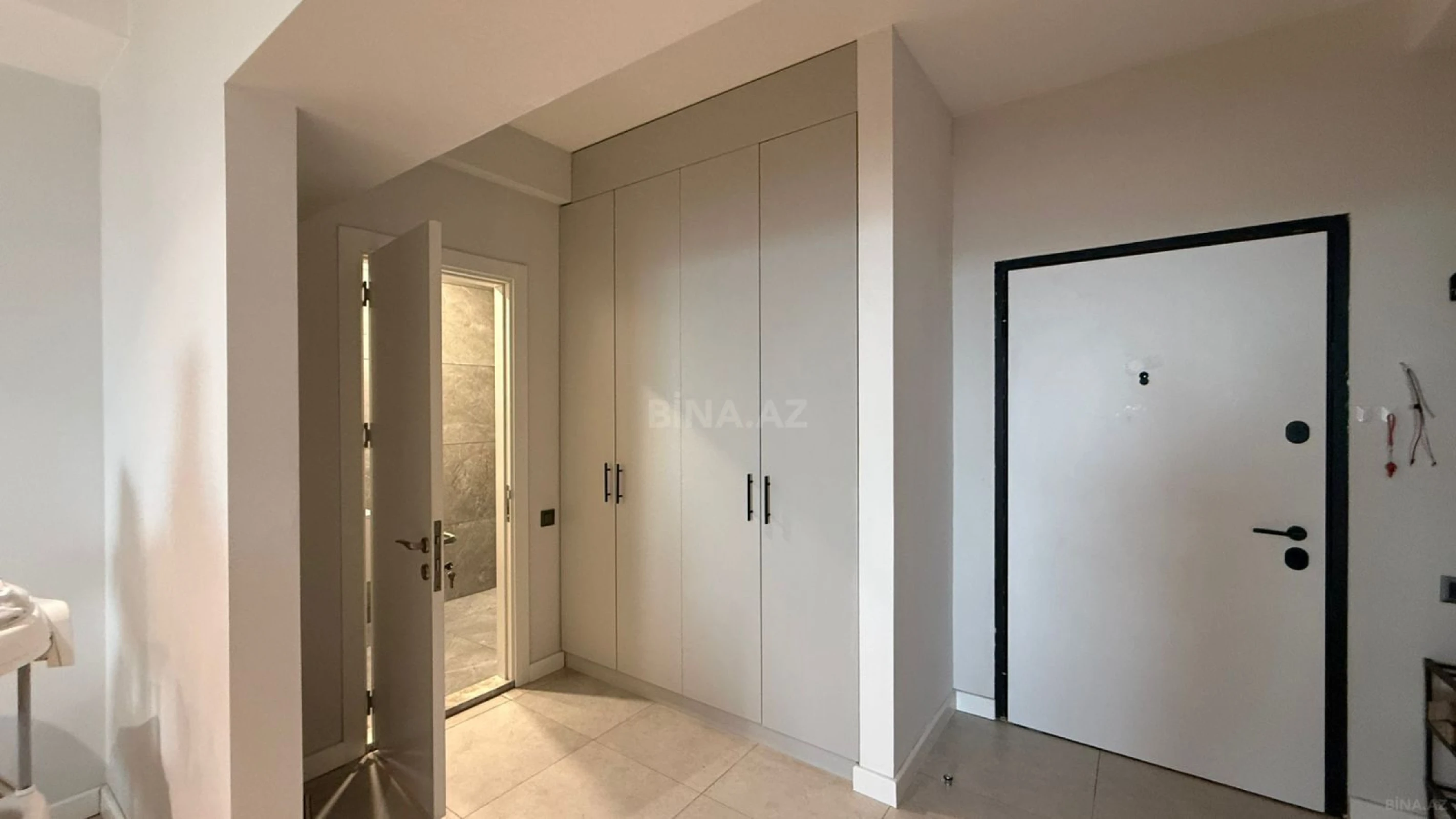 Kirayə verilir 4 otaqlı mənzil 180 m²
