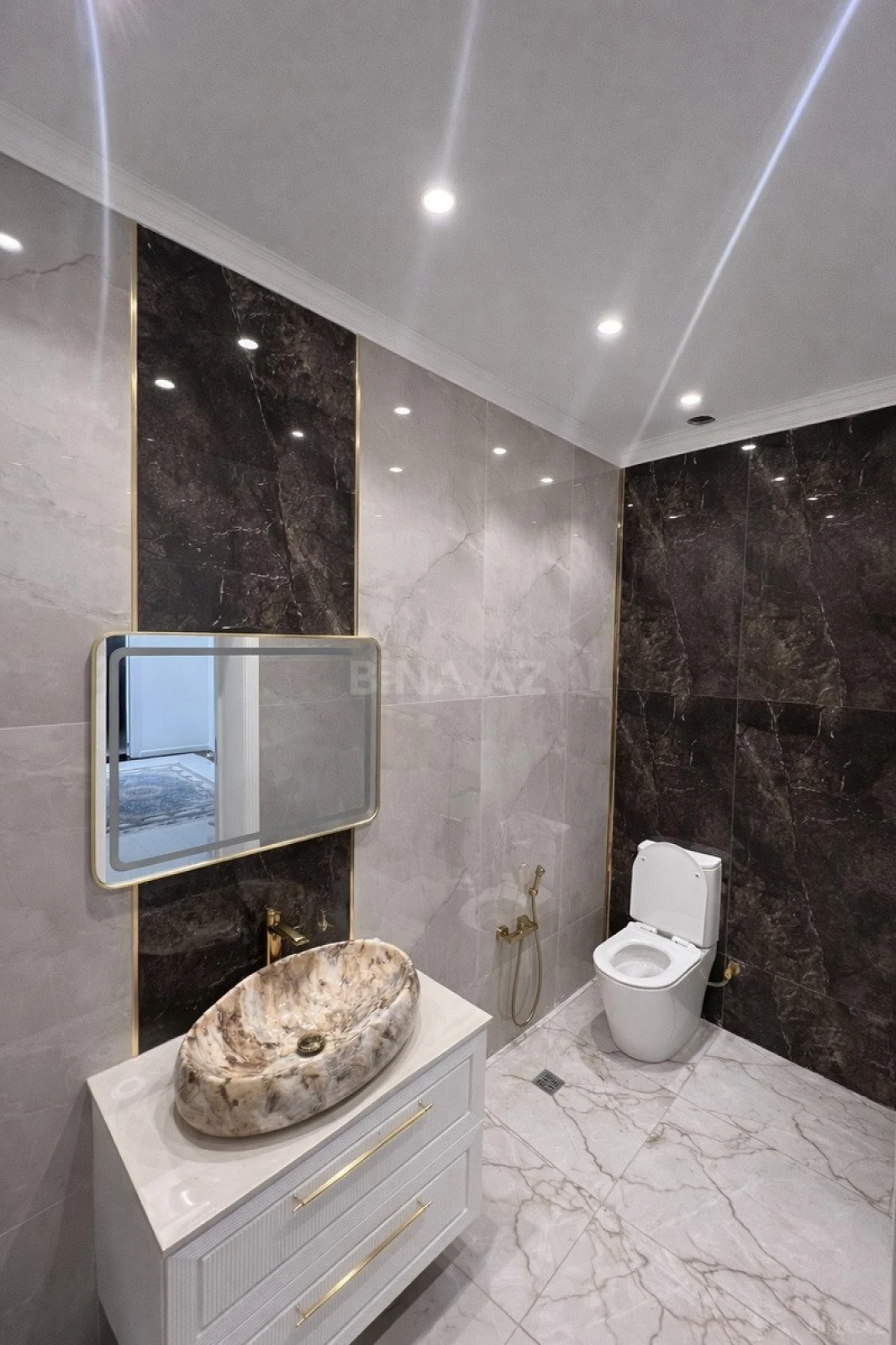 Satılır 3 otaqlı mənzil 146.4 m²