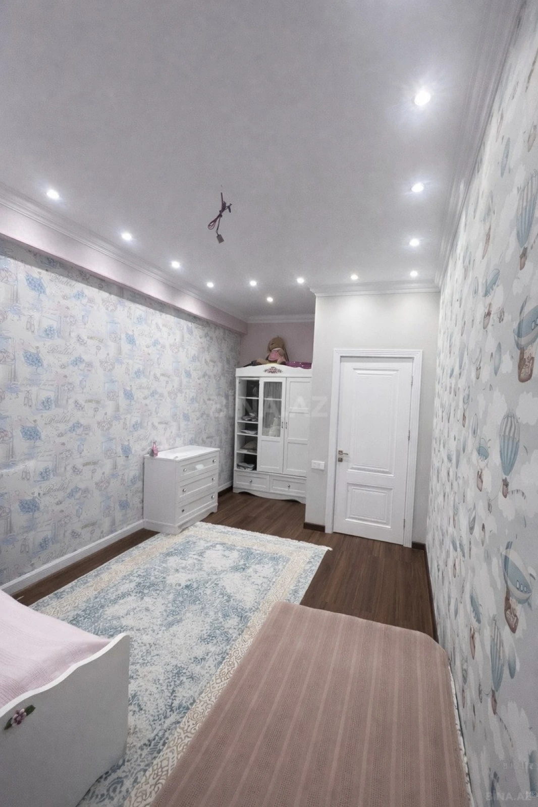 Satılır 3 otaqlı mənzil 146.4 m²