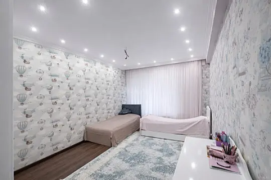 Satılır 3 otaqlı mənzil 146.4 m²