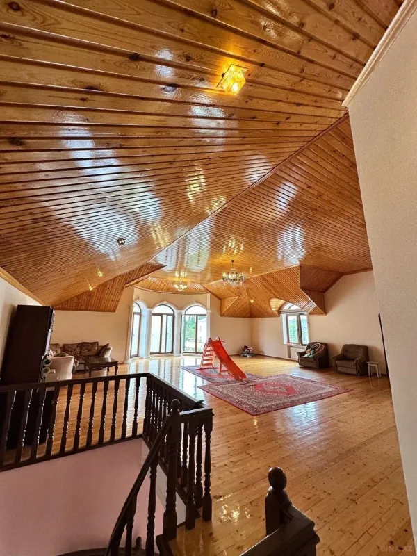 Satılır 5 otaqlı həyət evi 280 m²