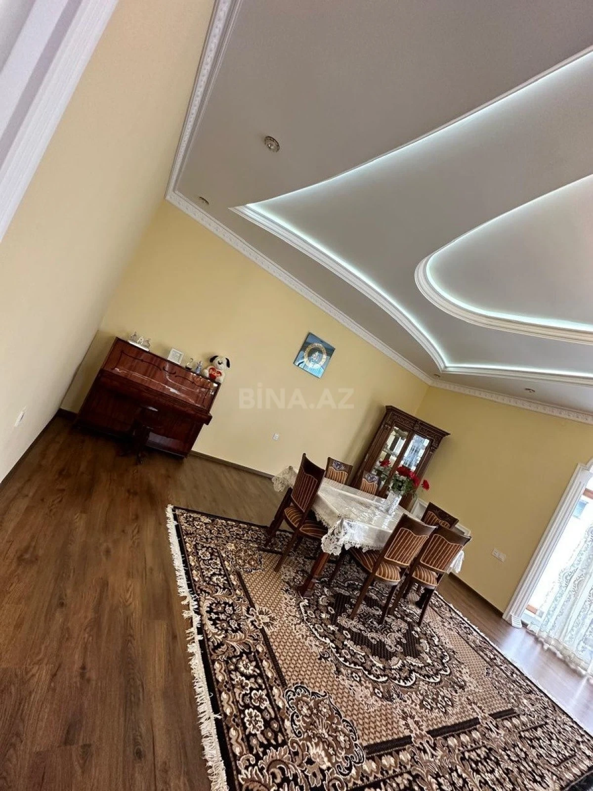 Satılır 5 otaqlı həyət evi 280 m²