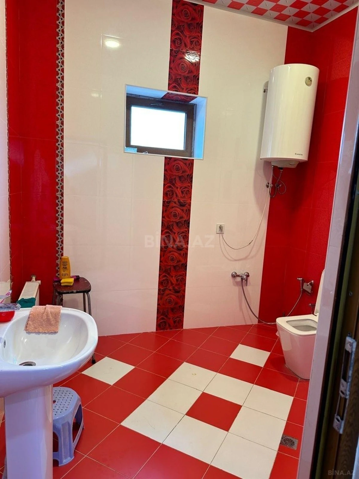 Satılır 5 otaqlı həyət evi 280 m²