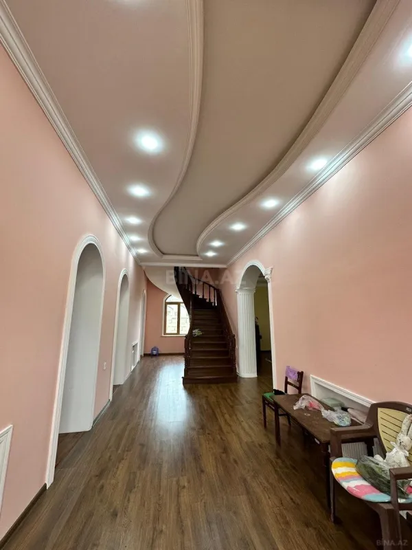 Satılır 5 otaqlı həyət evi 280 m²
