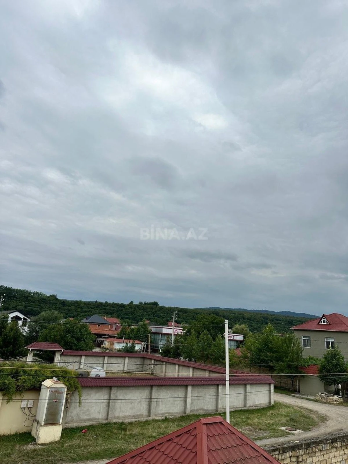 Satılır 5 otaqlı həyət evi 280 m²