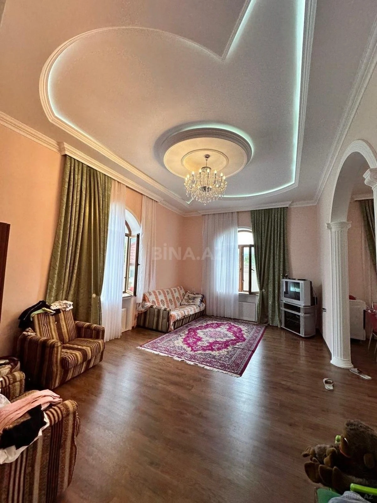 Satılır 5 otaqlı həyət evi 280 m²