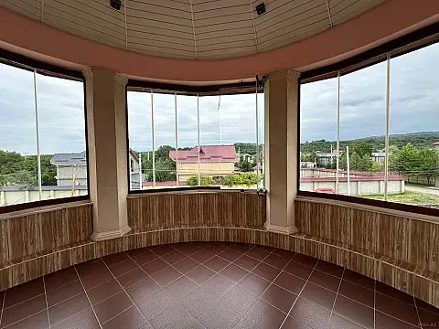 Satılır 5 otaqlı həyət evi 280 m²