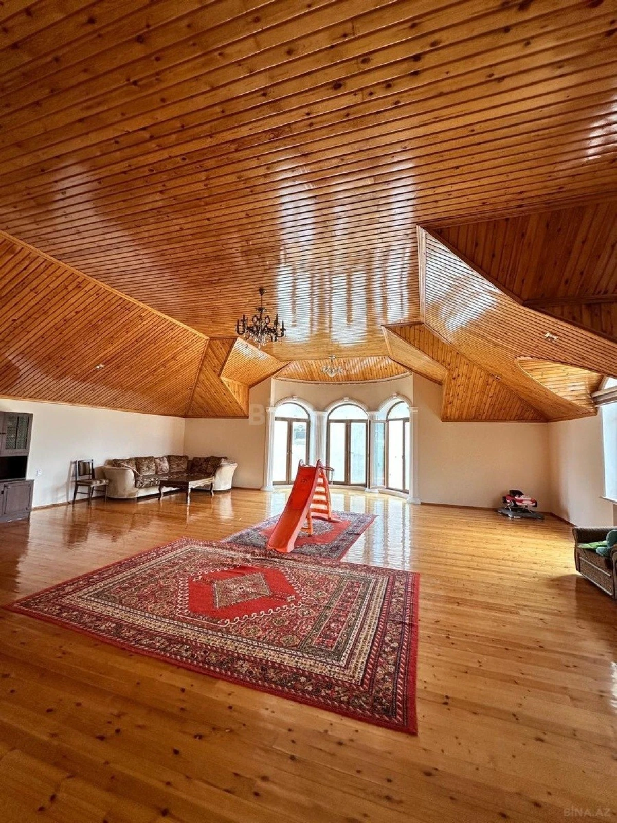 Satılır 5 otaqlı həyət evi 280 m²