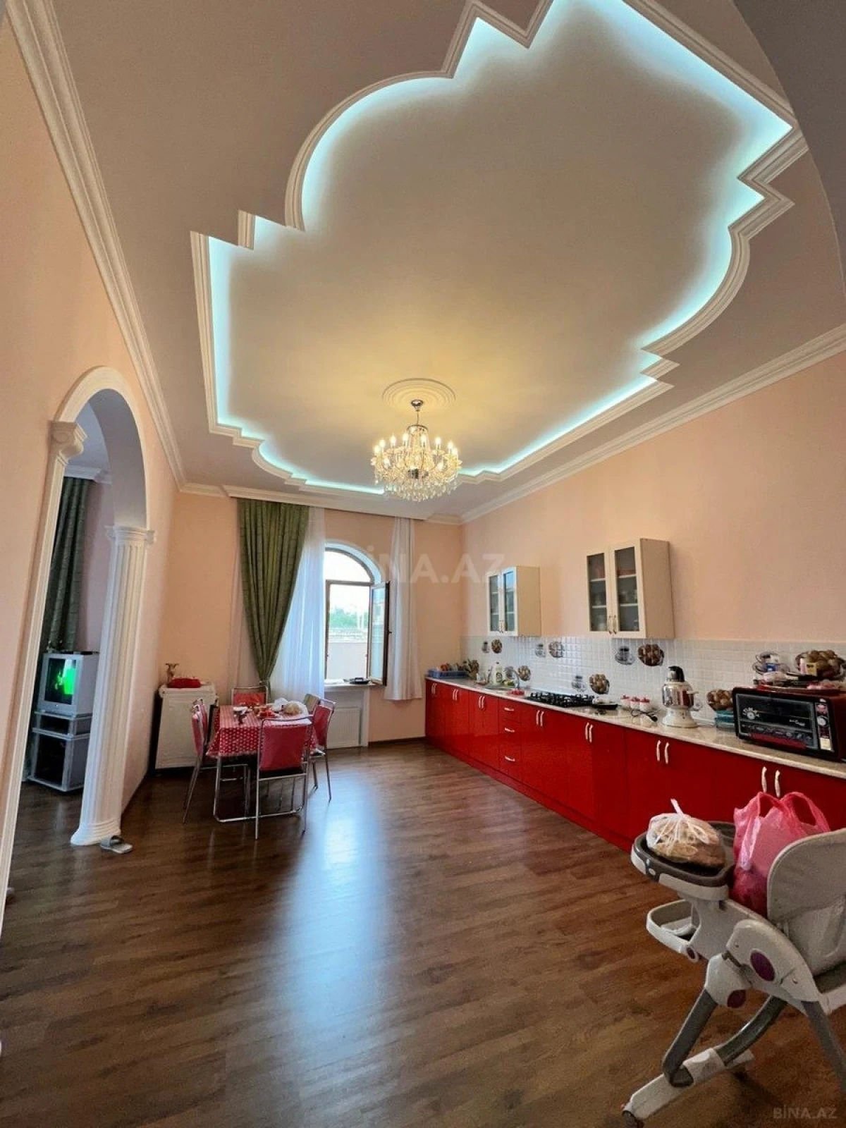 Satılır 5 otaqlı həyət evi 280 m²