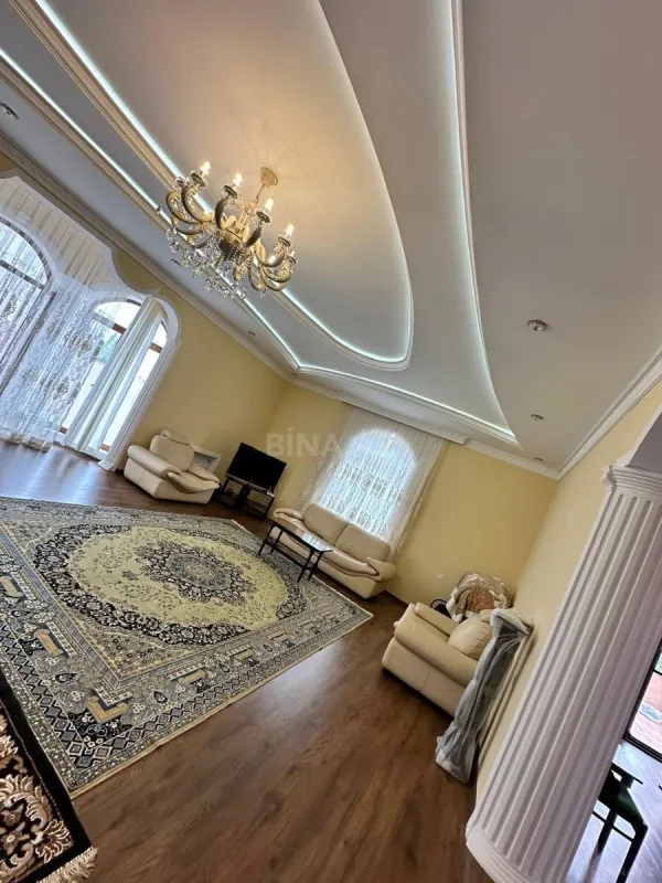 Satılır 5 otaqlı həyət evi 280 m²