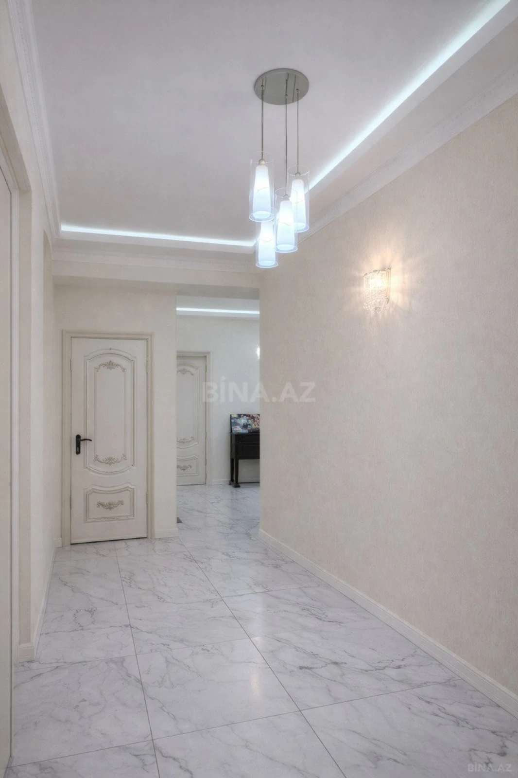 Satılır 4 otaqlı mənzil 180 m²