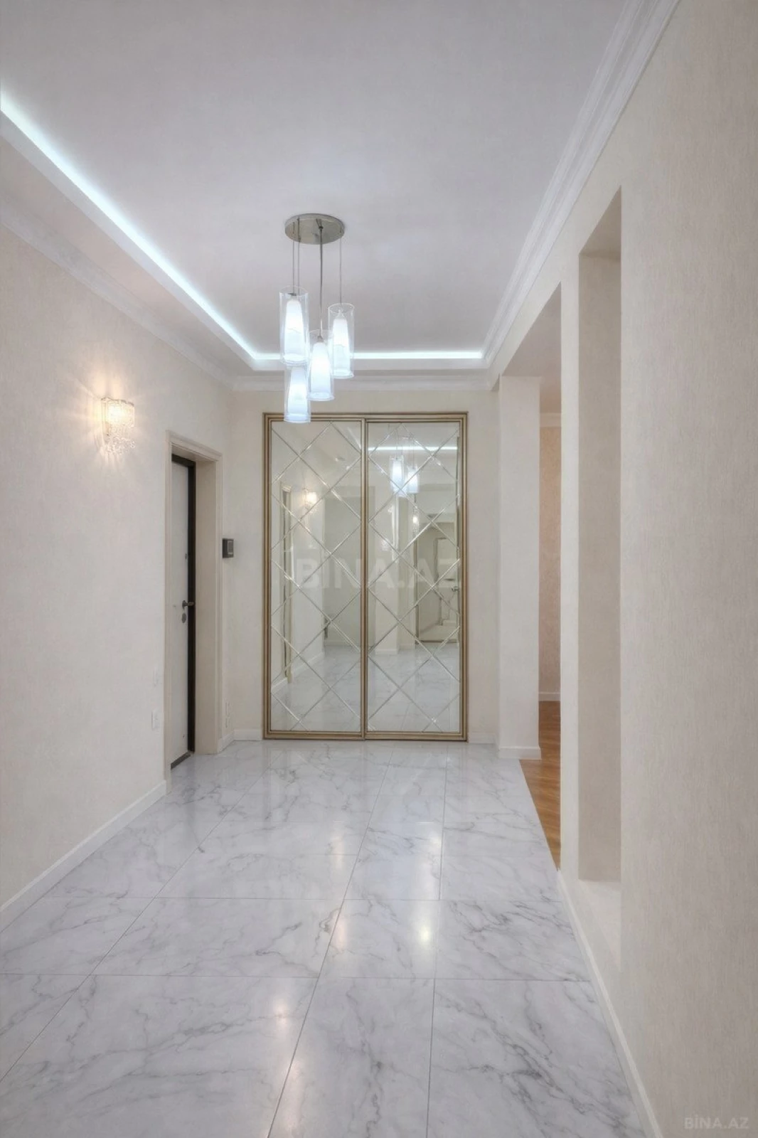 Satılır 4 otaqlı mənzil 180 m²