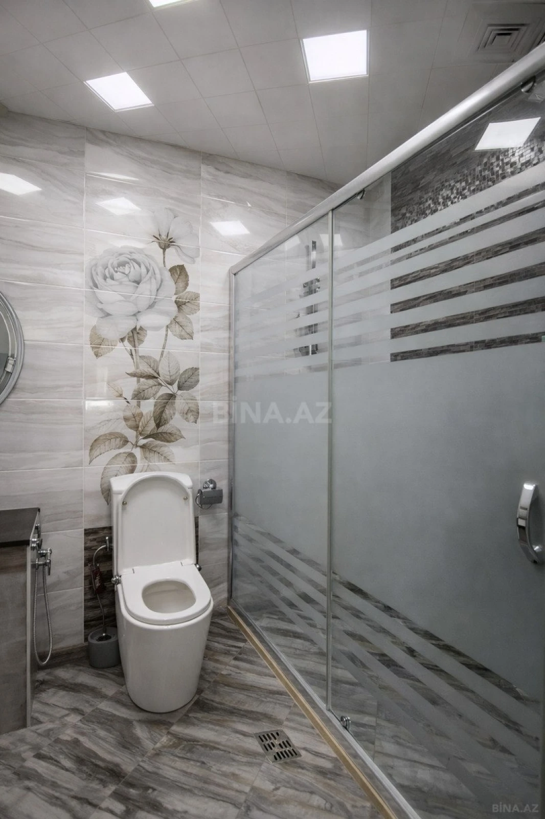 Satılır 4 otaqlı mənzil 180 m²