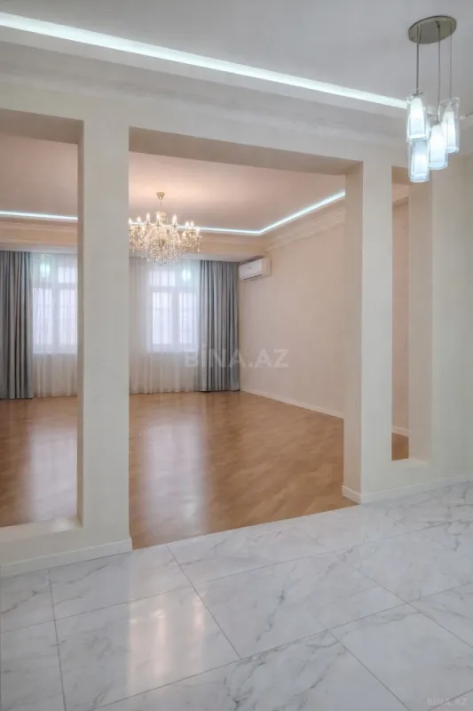 Satılır 4 otaqlı mənzil 180 m²