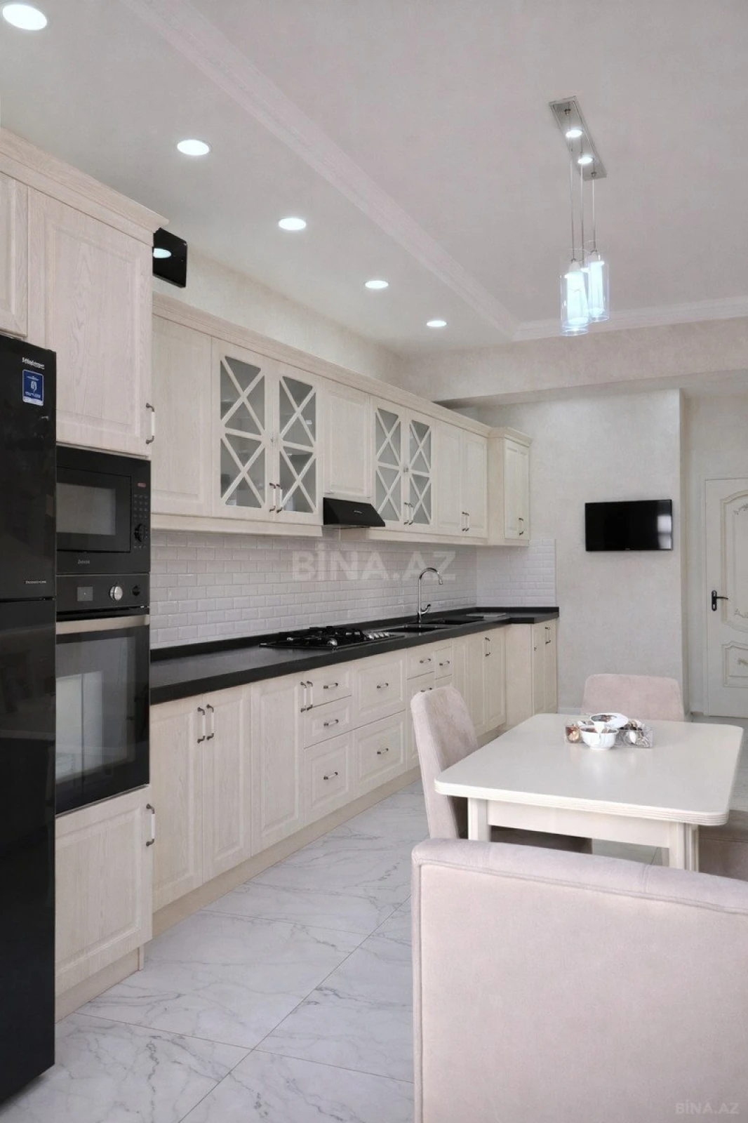 Satılır 4 otaqlı mənzil 180 m²