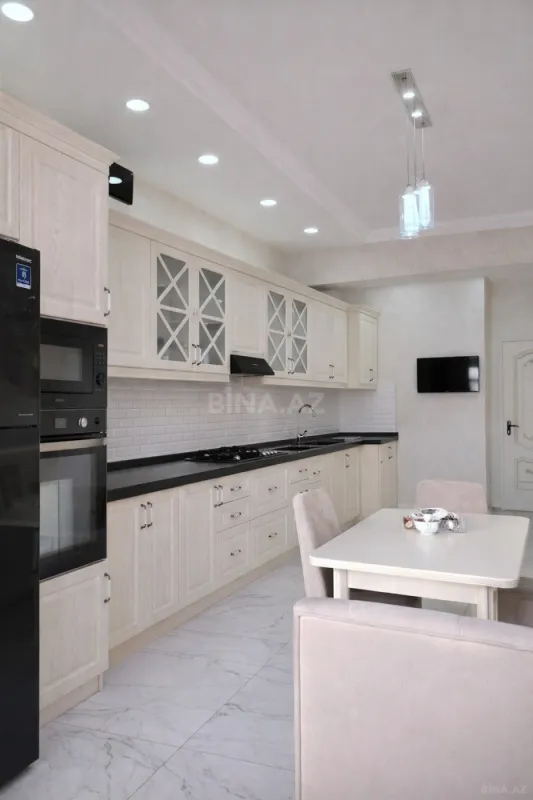 Satılır 4 otaqlı mənzil 180 m²