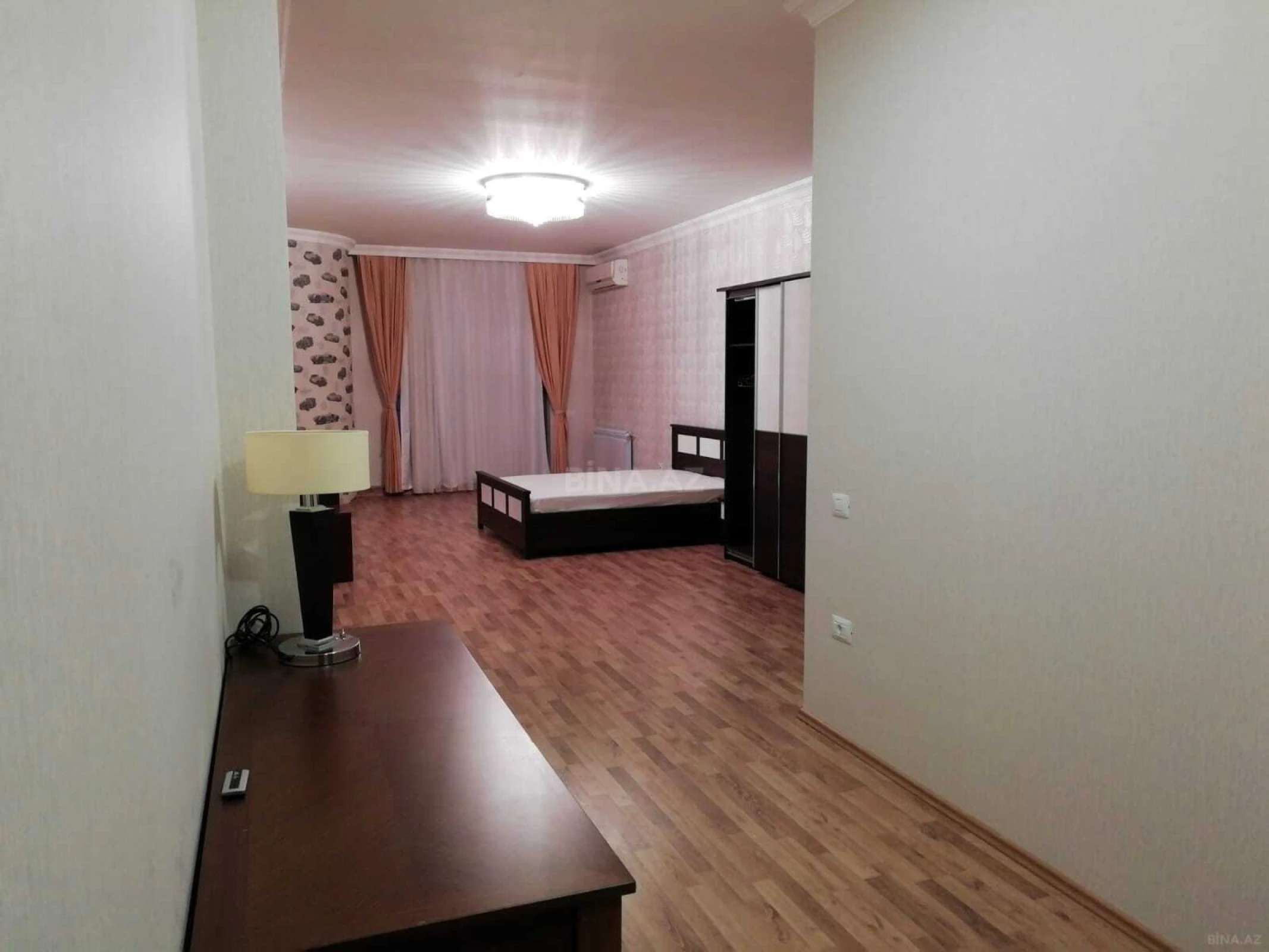 Kirayə verilir 4 otaqlı mənzil 215 m²