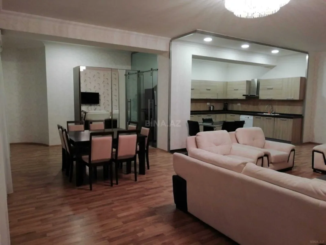 Kirayə verilir 4 otaqlı mənzil 215 m²