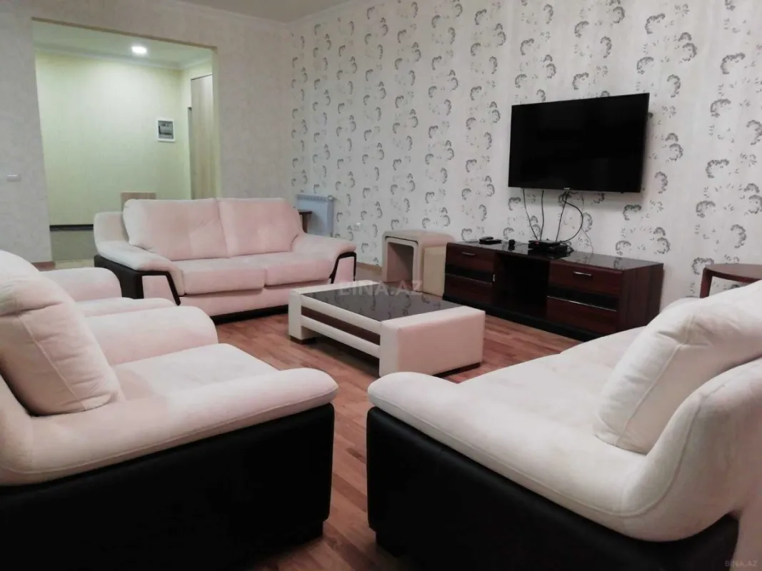 Kirayə verilir 4 otaqlı mənzil 215 m²