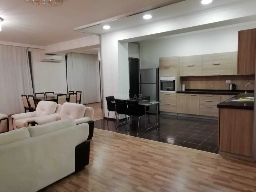 Kirayə verilir 4 otaqlı mənzil 215 m²