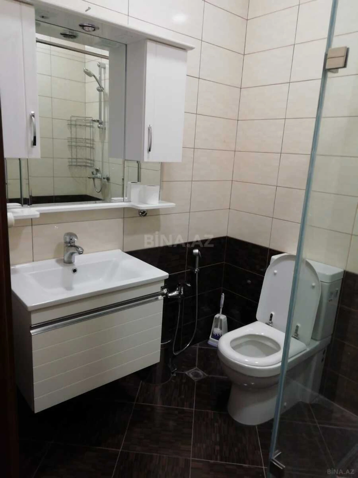 Kirayə verilir 4 otaqlı mənzil 215 m²