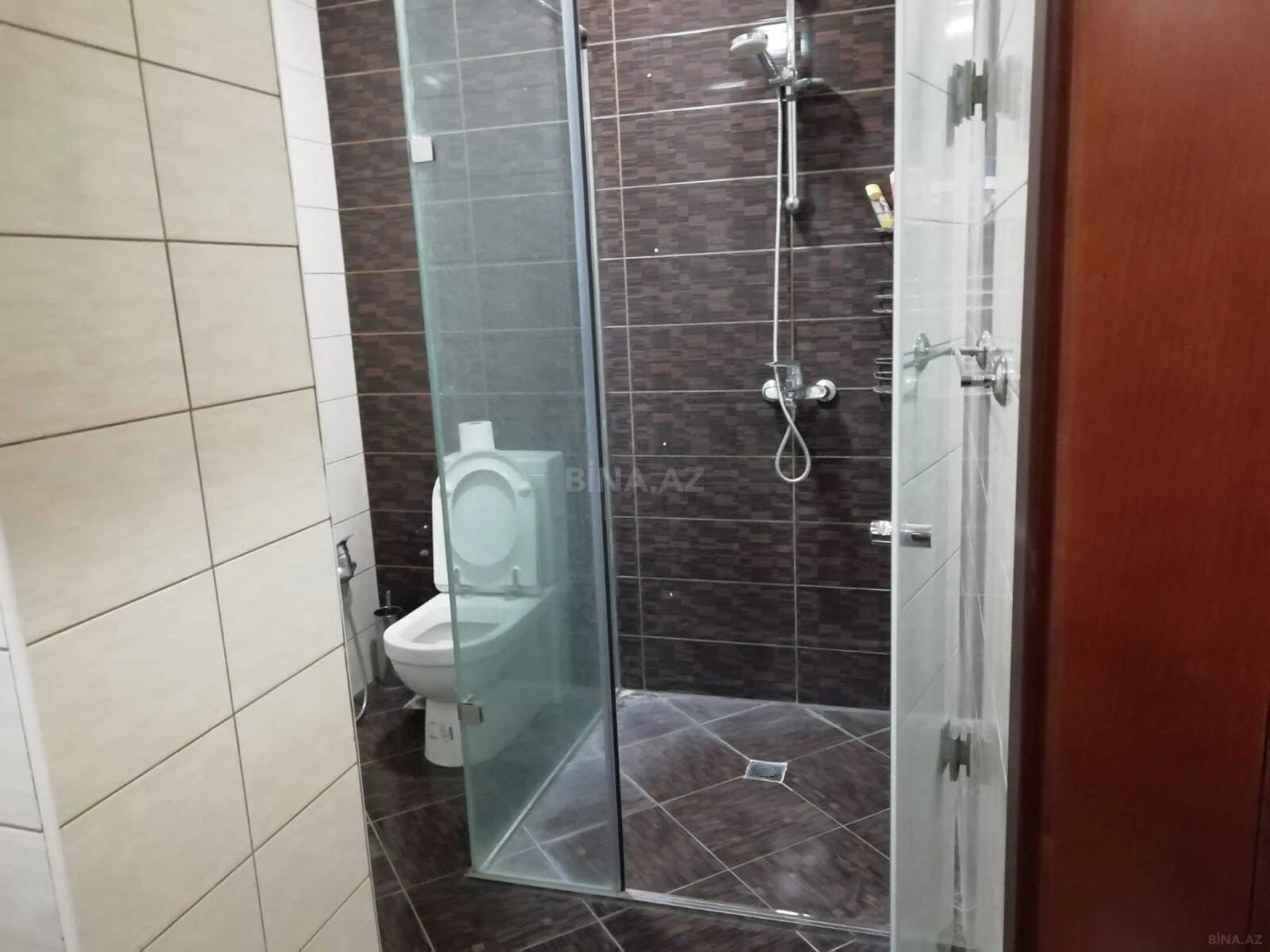 Kirayə verilir 4 otaqlı mənzil 215 m²