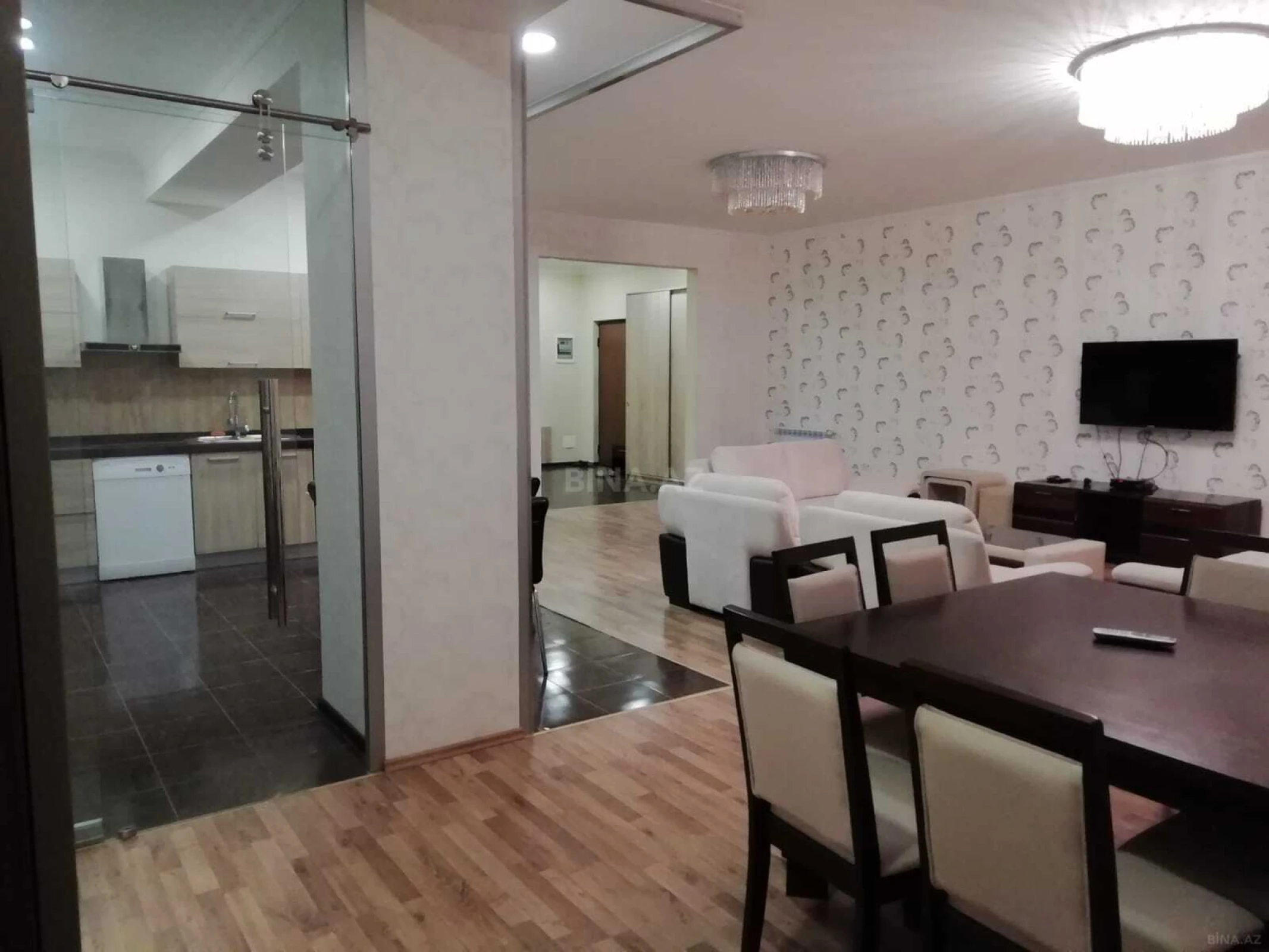 Kirayə verilir 4 otaqlı mənzil 215 m²