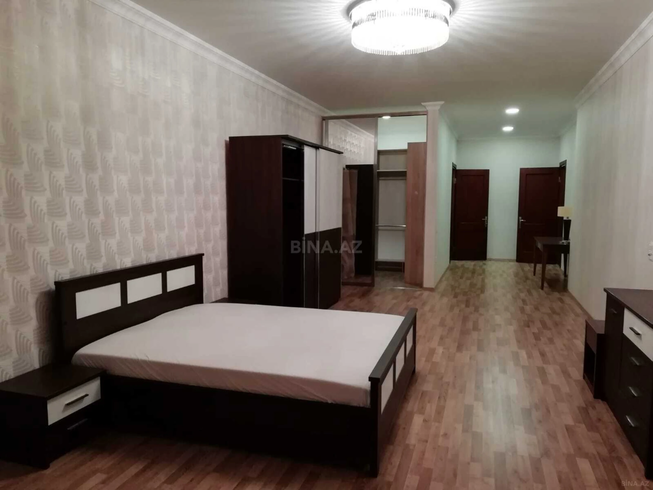 Kirayə verilir 4 otaqlı mənzil 215 m²