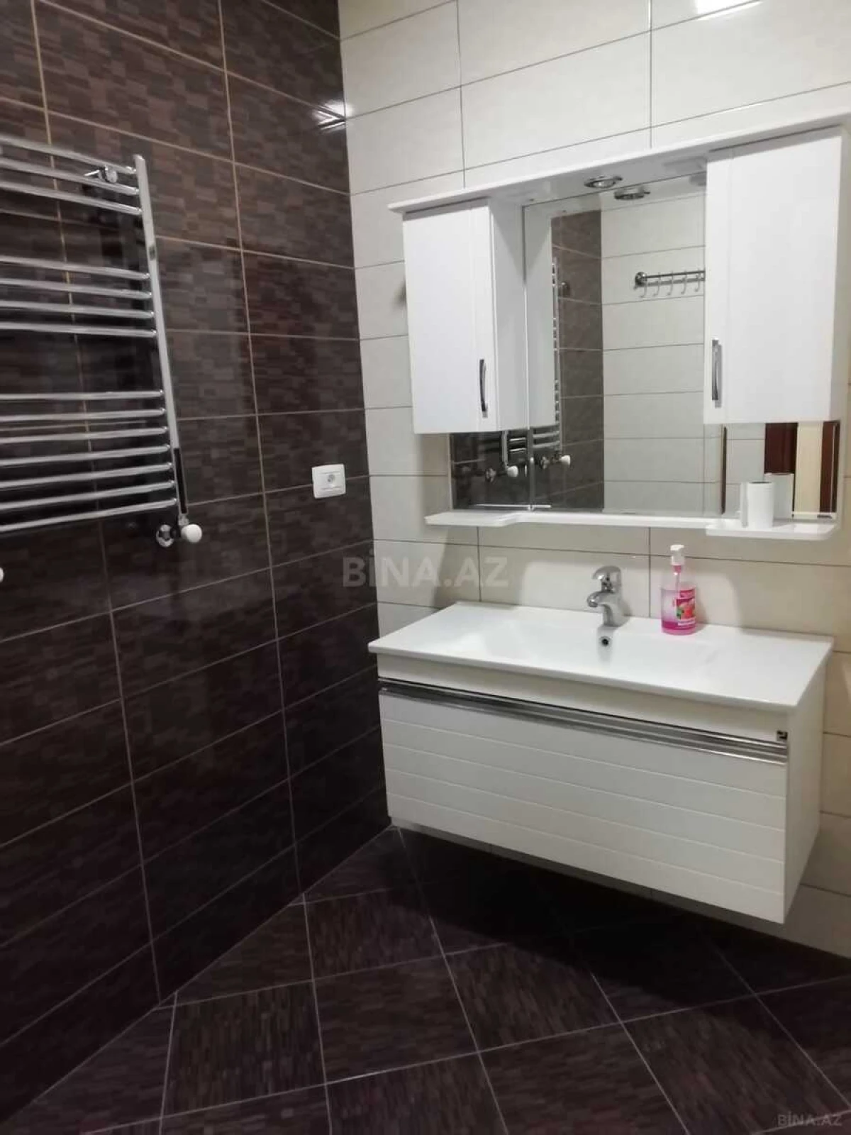 Kirayə verilir 4 otaqlı mənzil 215 m²